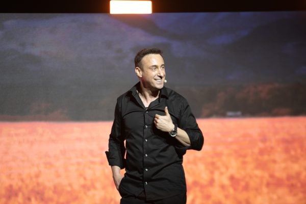 Leader en entreprise illustrant l’art de déléguer pour une équipe performante.